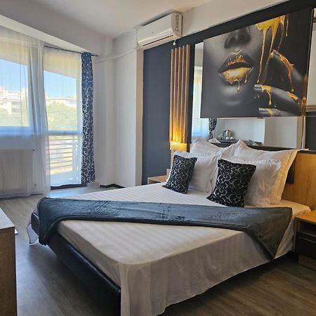 Hotel Theline à Bucarest Extérieur photo