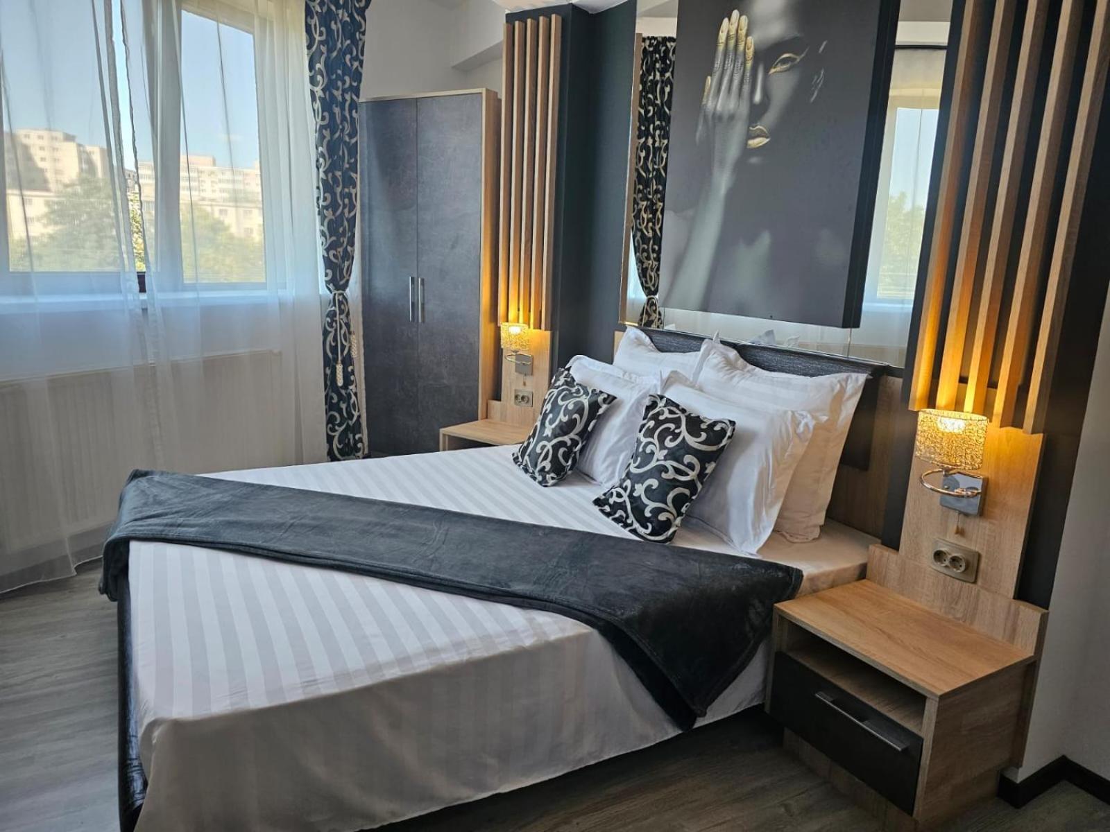 Hotel Theline à Bucarest Extérieur photo