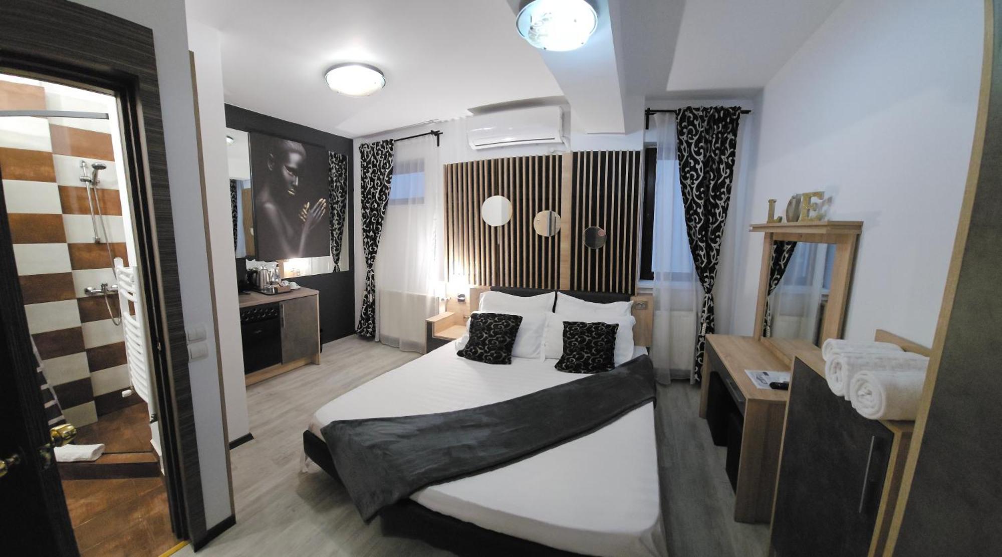 Hotel Theline à Bucarest Extérieur photo