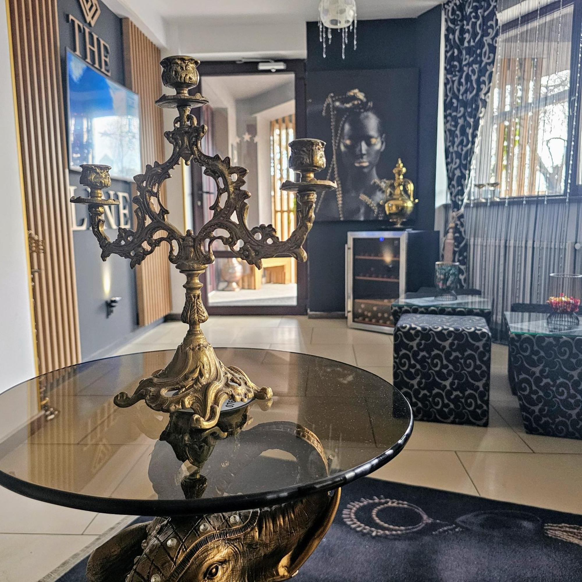 Hotel Theline à Bucarest Extérieur photo