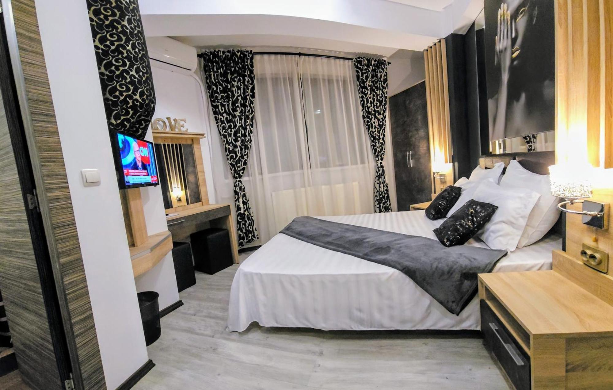 Hotel Theline à Bucarest Extérieur photo