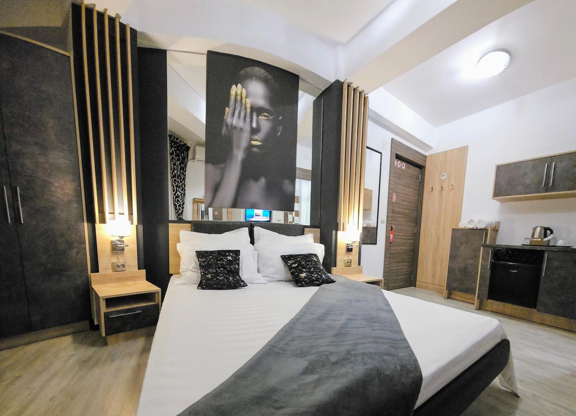 Hotel Theline à Bucarest Extérieur photo