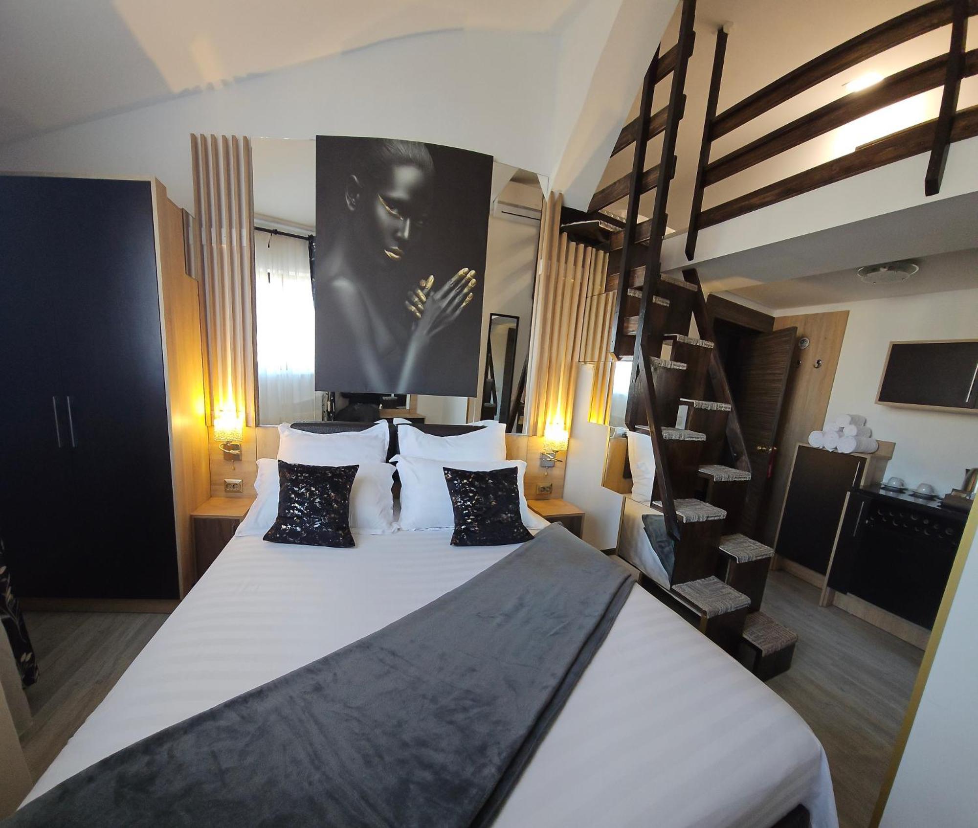 Hotel Theline à Bucarest Extérieur photo